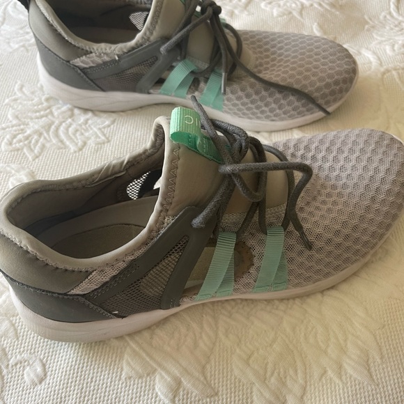 Vionic • Sneakers - Picture 3 of 6